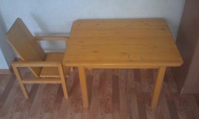 Лот: 9709268. Фото: 1. столик и стульчик из натурального... Столики, стулья, парты