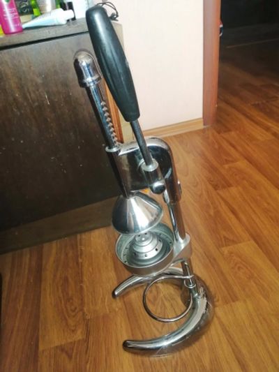 Лот: 15863797. Фото: 1. Соковыжималка ручная /пресс /металлическая... Другое (домашний быт)