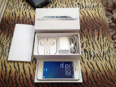 Лот: 4404752. Фото: 1. iPhone 5 16GB White. Смартфоны
