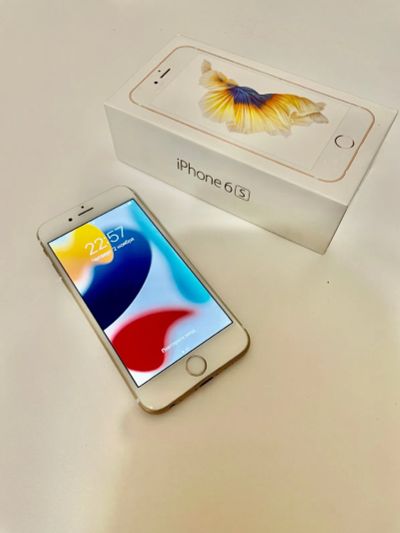 Лот: 21107337. Фото: 1. iPhone 6S gold 64gb. Смартфоны