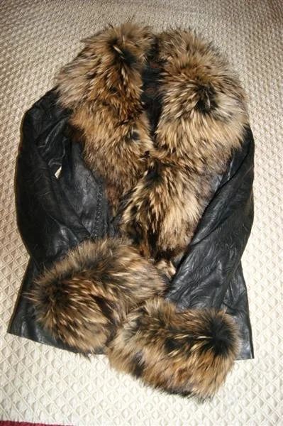 Лот: 2208788. Фото: 1. Куртка кожаная (р.42-44) женская. Верхняя одежда