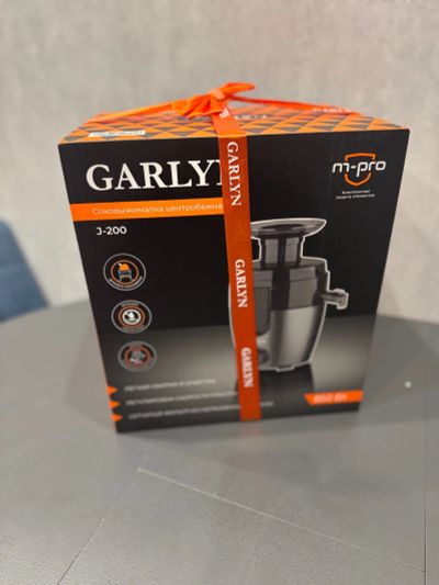 Лот: 25855456. Фото: 1. Соковыжималка Garlyn J200. Кухонная