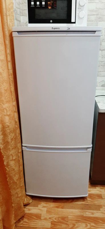 Лот: 22177375. Фото: 1. Холодильник Бирюса 151, белый... Холодильники, морозильные камеры