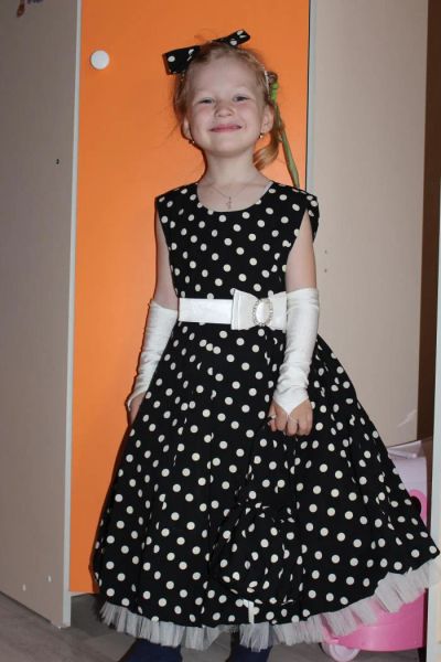 Лот: 4827994. Фото: 1. Красивое платье в горошек!. Детские карнавальные, праздничные костюмы
