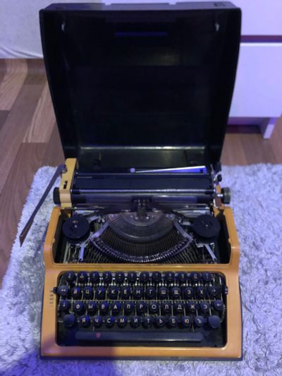 Лот: 25851235. Фото: 1. Печатная машинка немецкая. Печатные платы