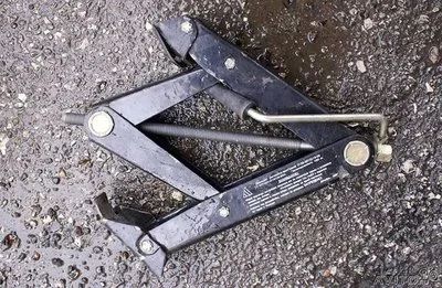 Лот: 1077027. Фото: 1. Новый домкрат для Шевроле Нивы... Шиномонтажное оборудование