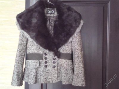 Лот: 2558913. Фото: 1. Полупальтишко с меховым воротником... Верхняя одежда