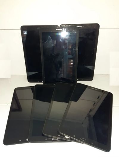 Лот: 20311686. Фото: 1. 7 планшетов Samsung T561 на ремонт... Матрицы для дисплея