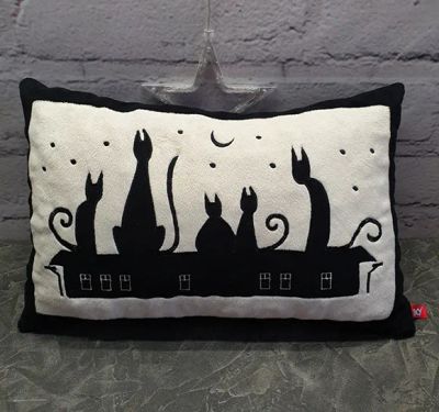 Лот: 21767817. Фото: 1. Декоративная подушка "Кошки... Одеяла, подушки