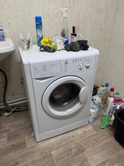 Лот: 25886663. Фото: 1. стиральная машинка indesit wisl... Стиральные машины