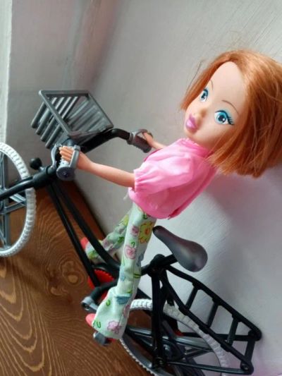 Лот: 19536395. Фото: 1. Велосипед для куклы. Прочный пластик... Развивающие