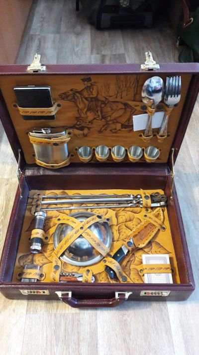 Лот: 12247896. Фото: 1. Подарочный набор для пикника в... Сувенирные наборы