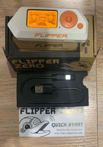 Лот: 25900039. Фото: 1. Flipper zero. Клавиатуры для ноутбуков