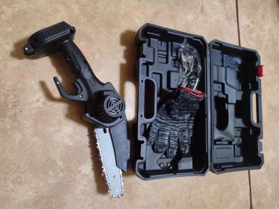 Лот: 25887132. Фото: 1. Пила цепная аккумуляторная. Электроинструмент