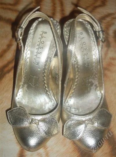 Лот: 1563182. Фото: 1. Золотые туфельки 34 размер. Другое (женская обувь)
