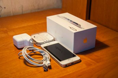 Лот: 6509397. Фото: 1. iphone 5 16gb white. Смартфоны