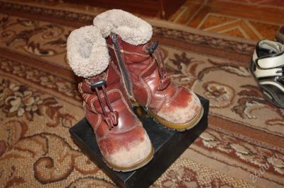 Лот: 2223240. Фото: 1. Сапожки на девочку 28 размер натуральные. Сапоги