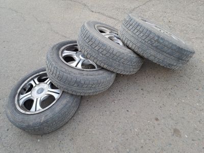 Лот: 24163556. Фото: 1. Комплект Оригинальных Литых дисков... Шины