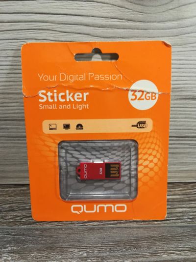 Лот: 18452247. Фото: 1. Флешка 32Gb Qumo Stiker / Флэшка... USB-флеш карты