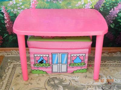 Лот: 11104532. Фото: 1. Столик пластиковый, разборный. Столики, стулья, парты