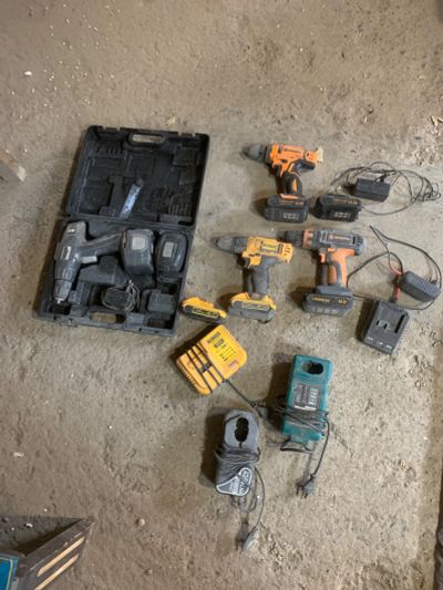 Лот: 20240473. Фото: 1. Шуруповёрт. Электроинструмент