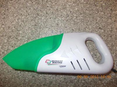 Лот: 1794472. Фото: 1. Пылесос автомобильный с двумя... Автомобильные пылесосы