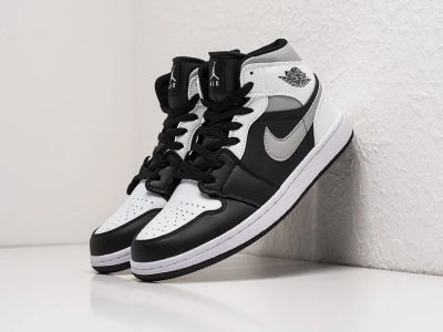 Лот: 19568494. Фото: 1. Кроссовки Nike Air Jordan 1 Mid... Кеды, кроссовки, слипоны