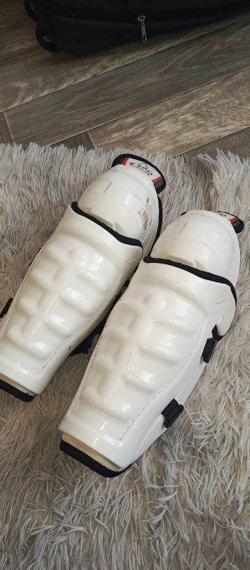 Лот: 25898585. Фото: 1. Хоккейные наколенники. Другое (спортивная одежда)