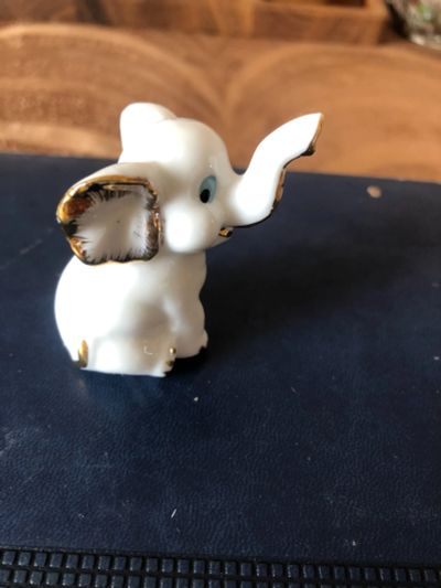 Лот: 25900306. Фото: 1. Статуэтка "Слон" с хобом вверх... Фигурки, статуэтки