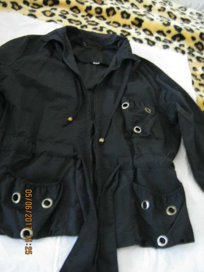 Лот: 9795487. Фото: 1. Куртка-ветровка чёрная, легкая. Верхняя одежда