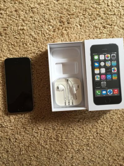 Лот: 6160934. Фото: 1. iPhone 5 s. Смартфоны