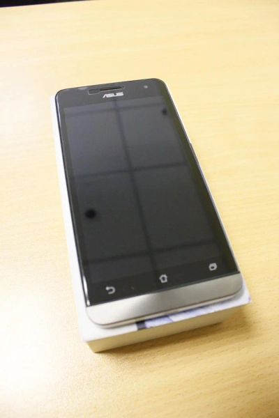 Лот: 7076065. Фото: 1. Asus Zenfone 5 в идеальном состоянии... Смартфоны