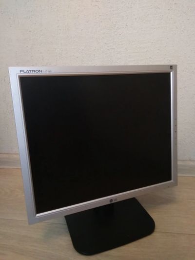 Лот: 15617941. Фото: 1. Монитор 17" LG L1718S. ЖК-мониторы