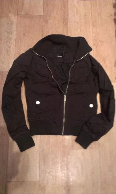 Лот: 4620898. Фото: 1. стильная куртка 46-48р новая. Верхняя одежда