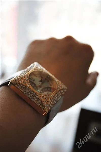 Лот: 948642. Фото: 1. часы женские белые. Другие наручные часы