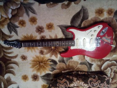 Лот: 9105042. Фото: 1. Электрогитара + чехол + комбик. Гитары