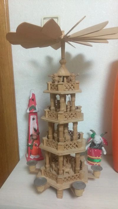 Лот: 21007334. Фото: 1. Рождественская пирамида /карусель... Гирлянды, шарики, новогодние аксессуары