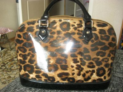 Лот: 5905099. Фото: 1. Лаковая сумочка. Сумки