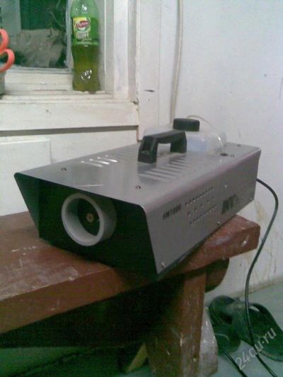 Лот: 71650. Фото: 1. Дым машина и световая установка. Световое оборудование