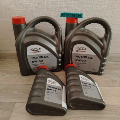 Лот: 25886518. Фото: 1. 10 литров синтетического моторного... Масла, жидкости