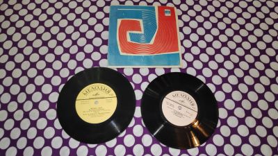 Лот: 25899917. Фото: 1. 2 виниловые пластиночки " Миньон... Аудиозаписи