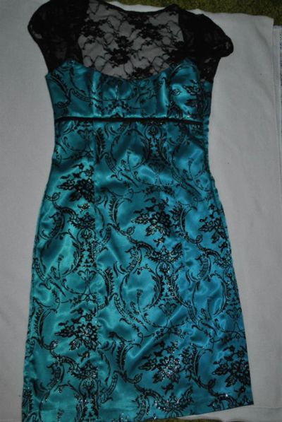 Лот: 3312090. Фото: 1. Платье атласное с бархатным напылением... Платья