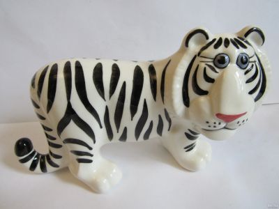 Лот: 18564593. Фото: 1. Тигр белый ,авторская керамика... Фарфор, керамика