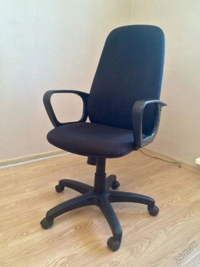 Лот: 5040258. Фото: 1. Офисное кресло. Другое (офисная мебель и домашние кабинеты)
