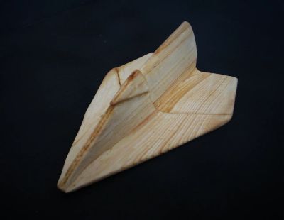 Лот: 19530219. Фото: 1. "Бумажный" самолётик из дерева... Скульптуры