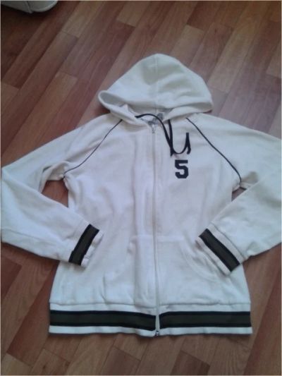 Лот: 8569238. Фото: 1. Белая плюшевая спортивная кофта... Свитеры, толстовки, худи
