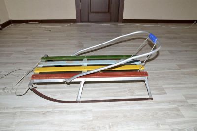 Лот: 3406812. Фото: 1. Санки из аллюминия со спинкой. Санки, снегокаты, ледянки, аксессуары