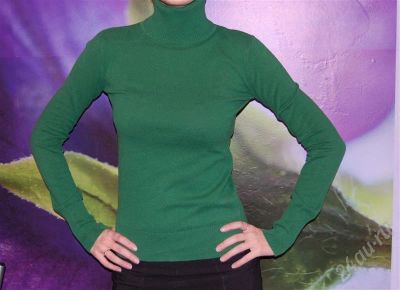 Лот: 643207. Фото: 1. Водолазка Bershka зелёная. Свитеры, толстовки, худи