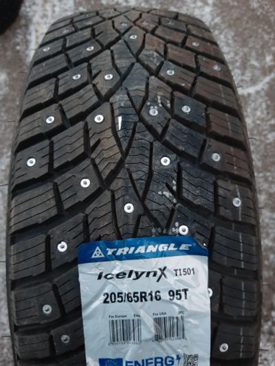 Лот: 25882465. Фото: 1. 205/65 R16 95T Triangle IcelynX... Шины