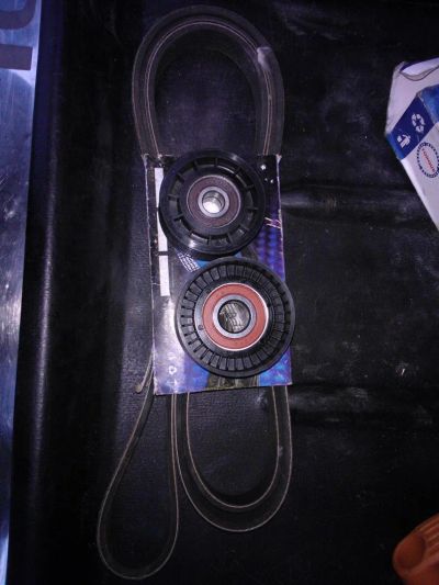 Лот: 3838836. Фото: 1. Два ролика и ремень привода агрегатов... Расходные материалы